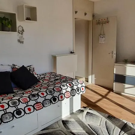 Bright & Cosy Studio In The Heart Of